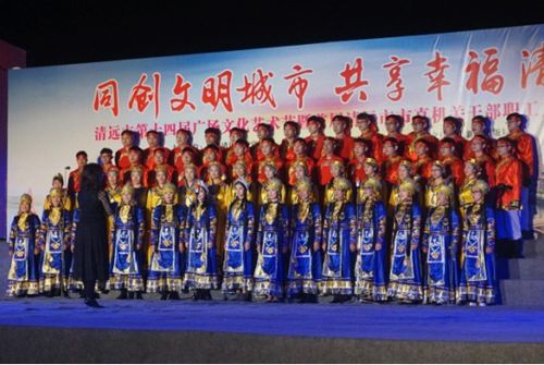 清遠市第十四屆廣場文化藝術節經信專場活動圓滿舉行，市經信局組織文化藝術交流活動促進行業發展